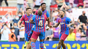 囂形成鮮明 囂形成鮮明